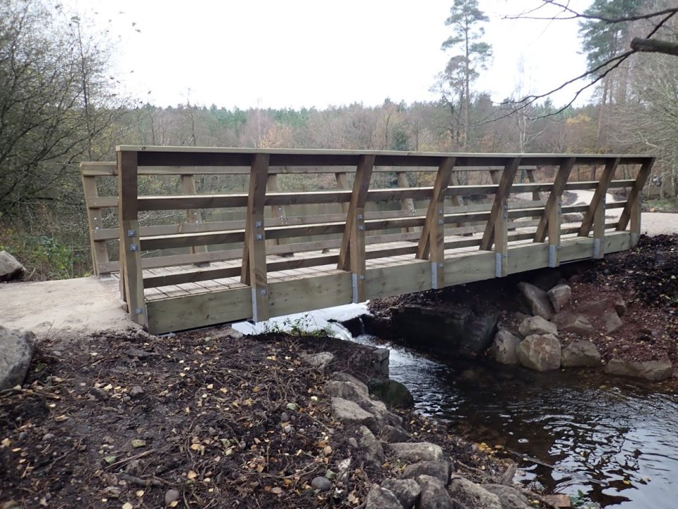 A bridge with splayed sides