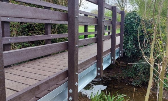 8 metre recycled plastic and galvanised steel footbridge in Kirby Muxloe, Leicestershire