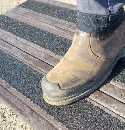 anti-slip recycled plastic deckinig boards